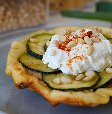 Taartje van Imperial Zalm, courgette en geitenkaas