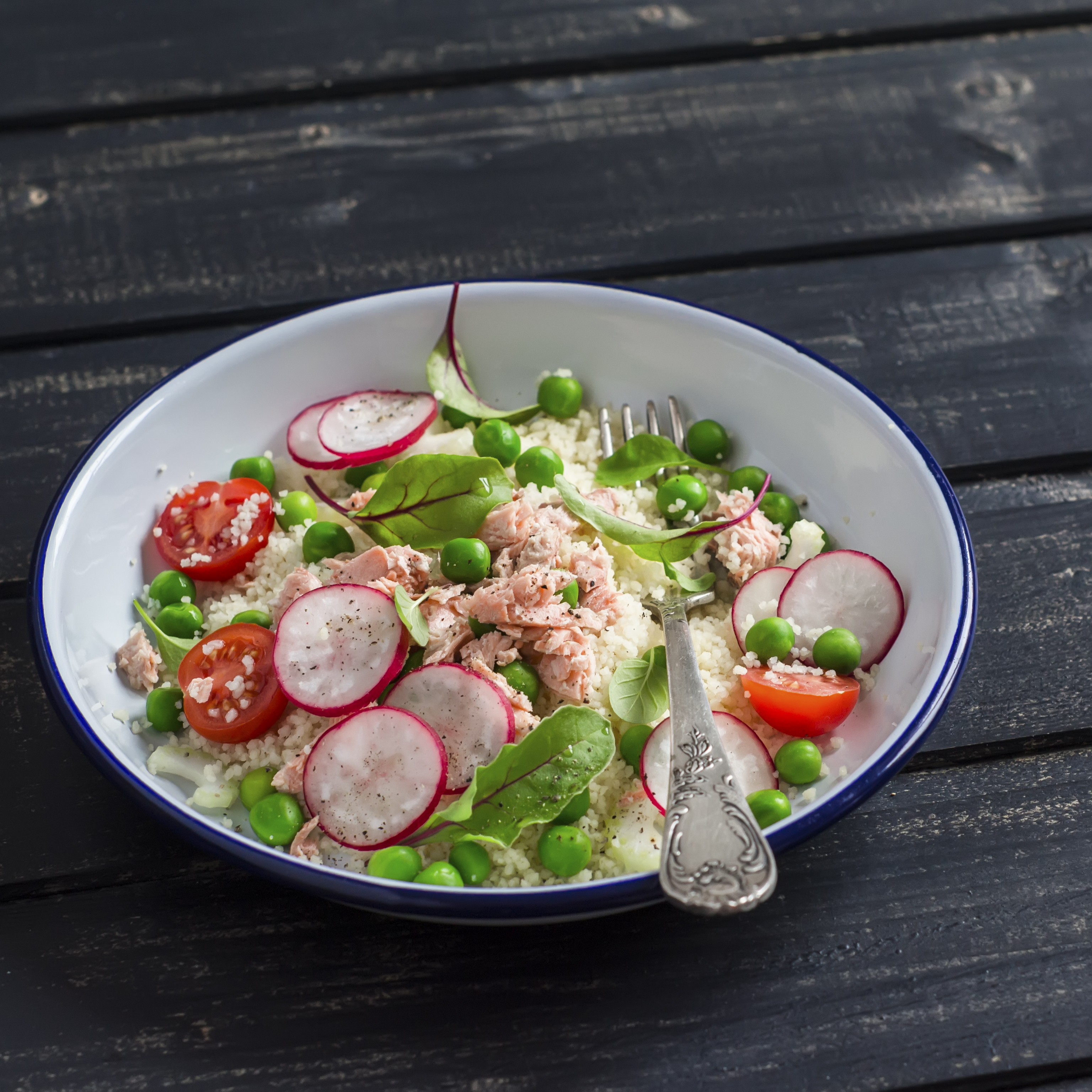 Fris slaatje met zalm en bulgur