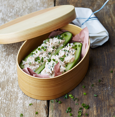 Komkommer gevuld met tonijnsalade